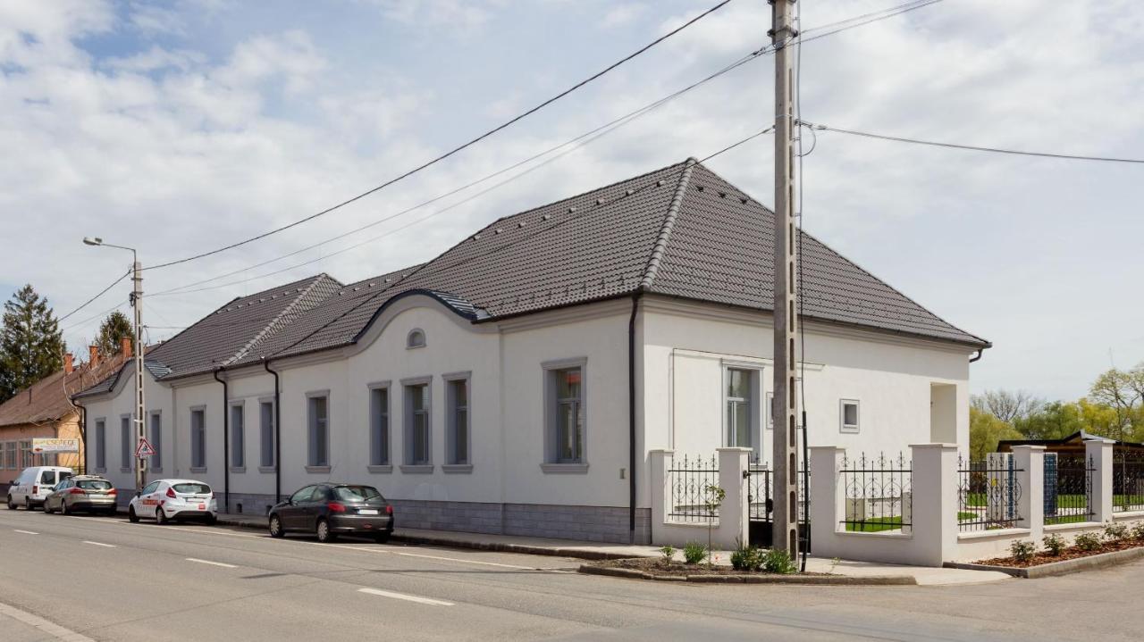 Notarius Vendégház Poroszló Exterior foto