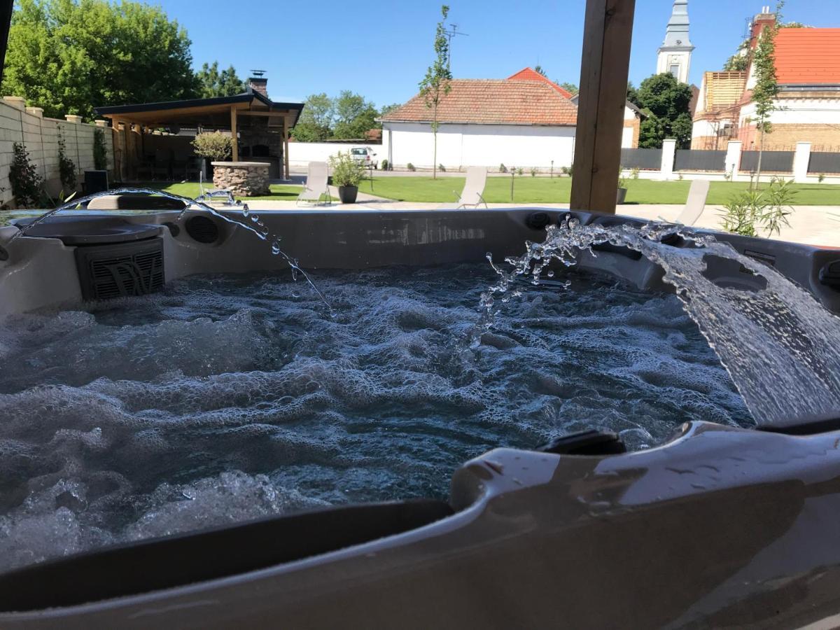 Notarius Vendégház Poroszló Exterior foto